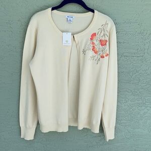 Anna Rose Sz M Sweater NWT Clasp On Front